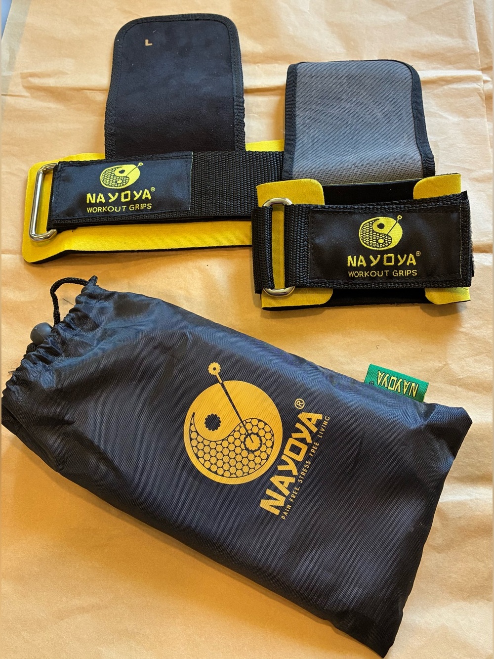 Nayoya Workout Grips Wrist Support Wraps Palm-Protecting Padding, Carrying Pouch